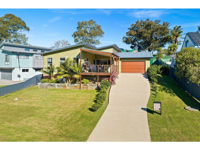 7 Renee Crescent, Moruya Heads NSW 2537