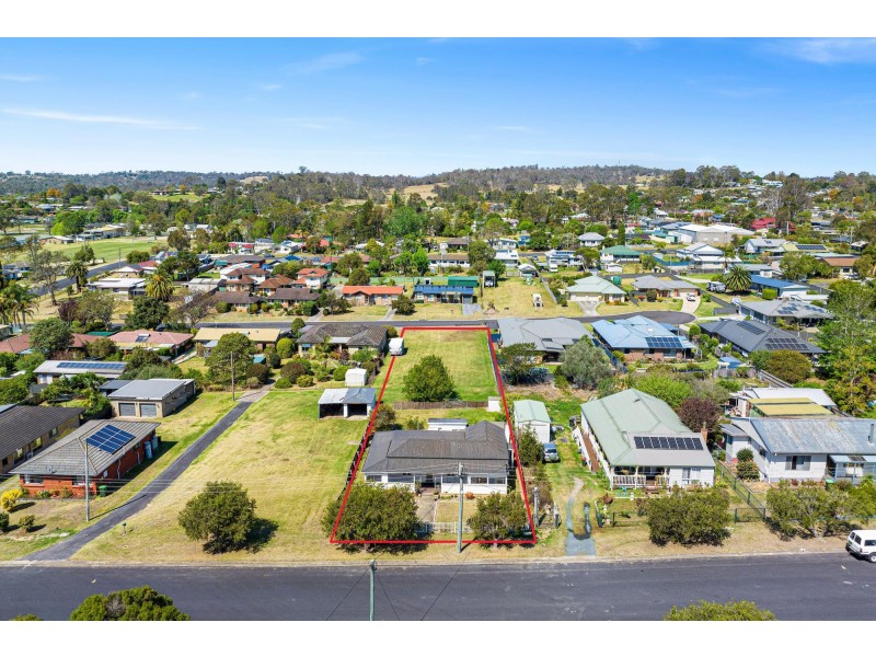 11 Shore Street, Moruya NSW 2537