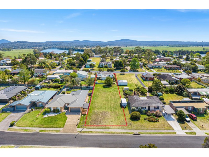 11 Shore Street, Moruya NSW 2537