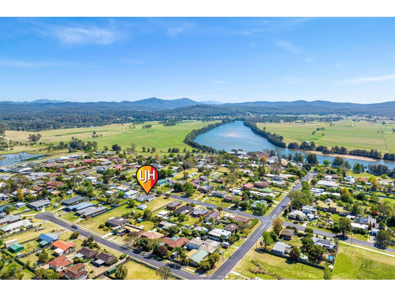 11 Shore Street, Moruya NSW 2537