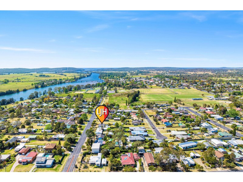 11 Shore Street, Moruya NSW 2537