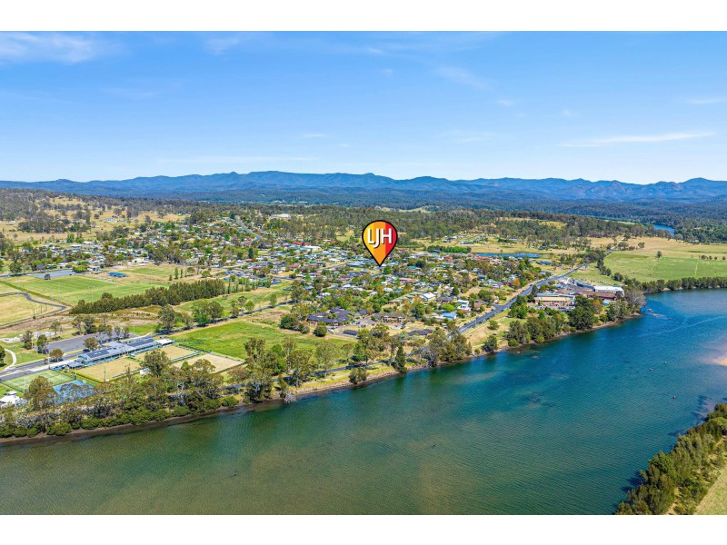 11 Shore Street, Moruya NSW 2537