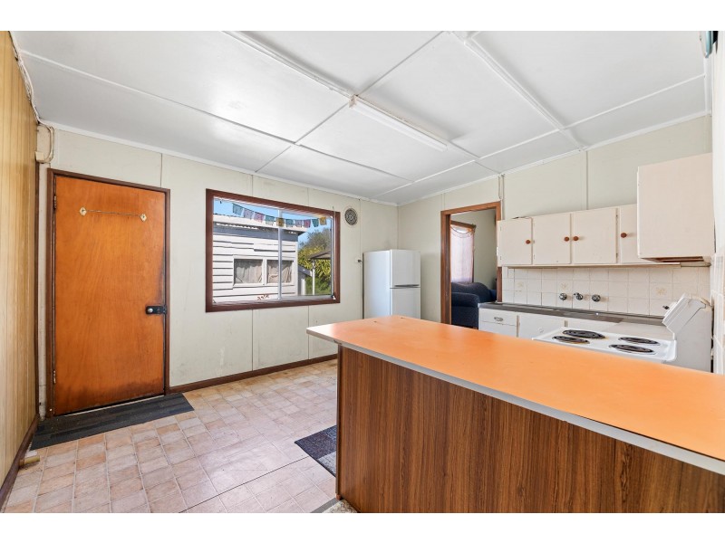 11 Shore Street, Moruya NSW 2537
