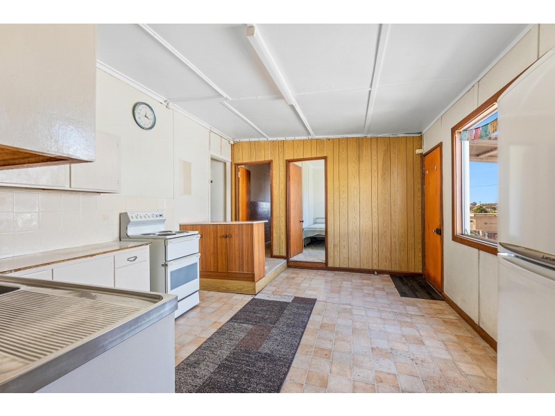 11 Shore Street, Moruya NSW 2537