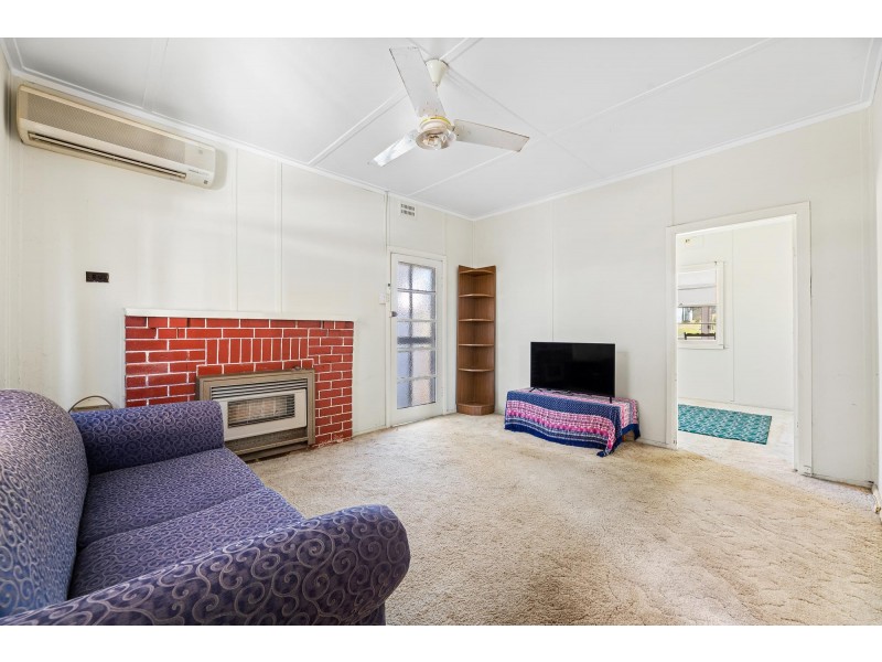 11 Shore Street, Moruya NSW 2537