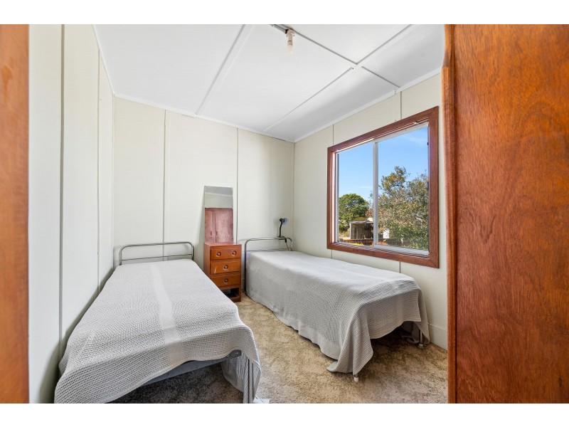 11 Shore Street, Moruya NSW 2537