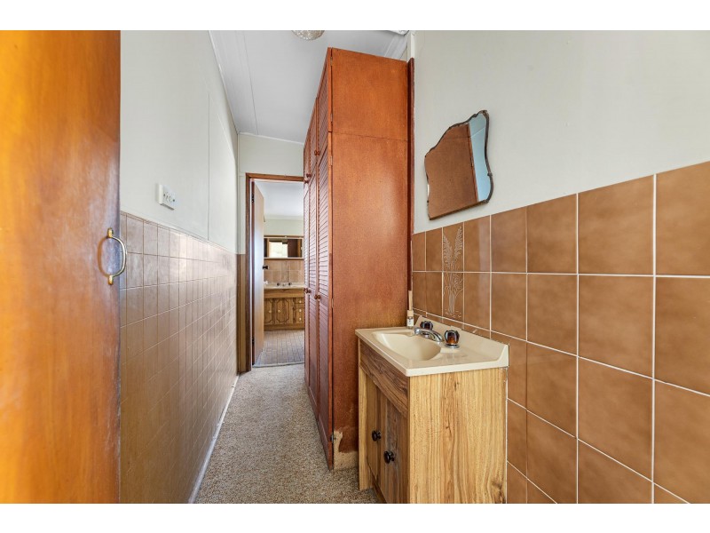 11 Shore Street, Moruya NSW 2537