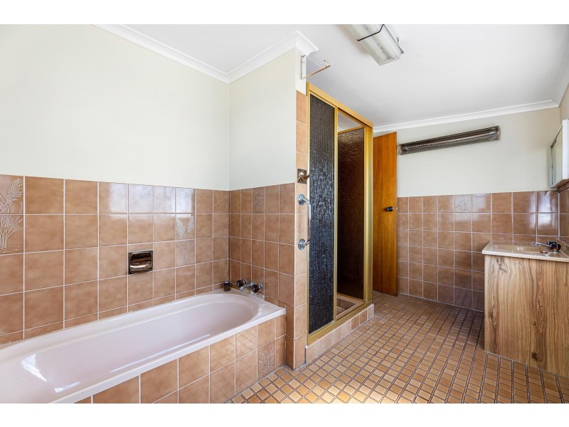 11 Shore Street, Moruya NSW 2537