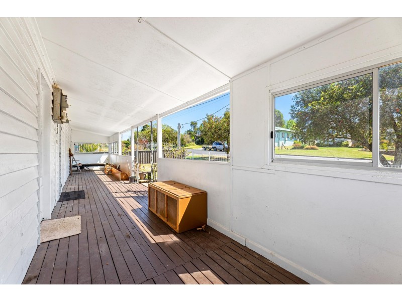 11 Shore Street, Moruya NSW 2537