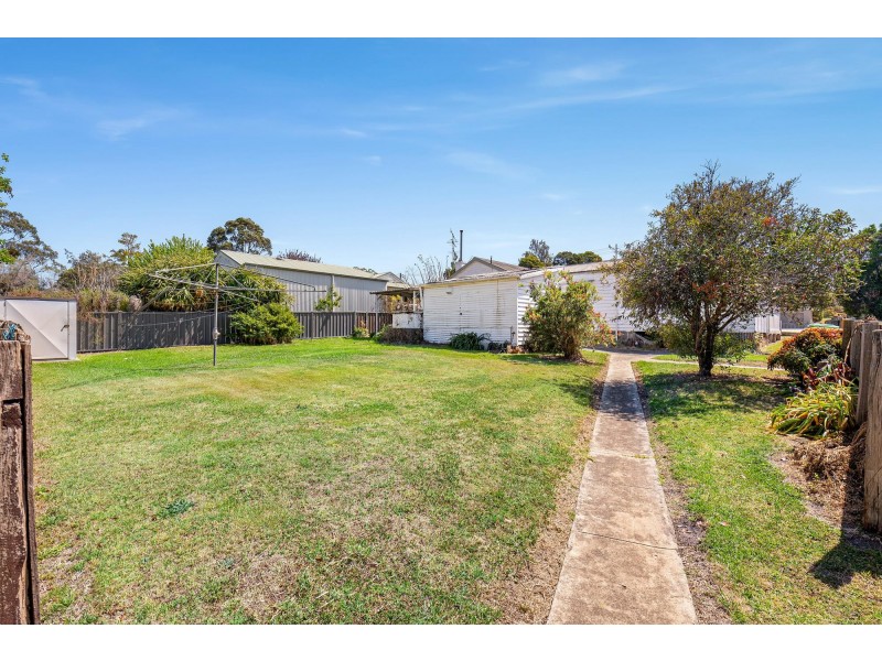 11 Shore Street, Moruya NSW 2537