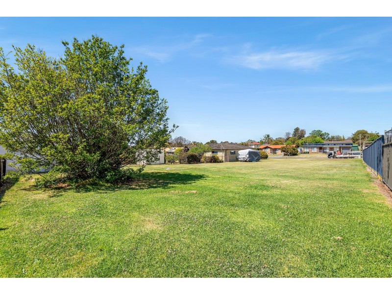 11 Shore Street, Moruya NSW 2537