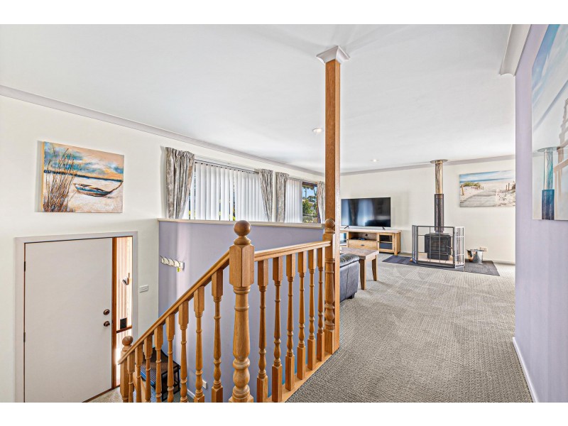 16 Hazel Road, Moruya Heads NSW 2537