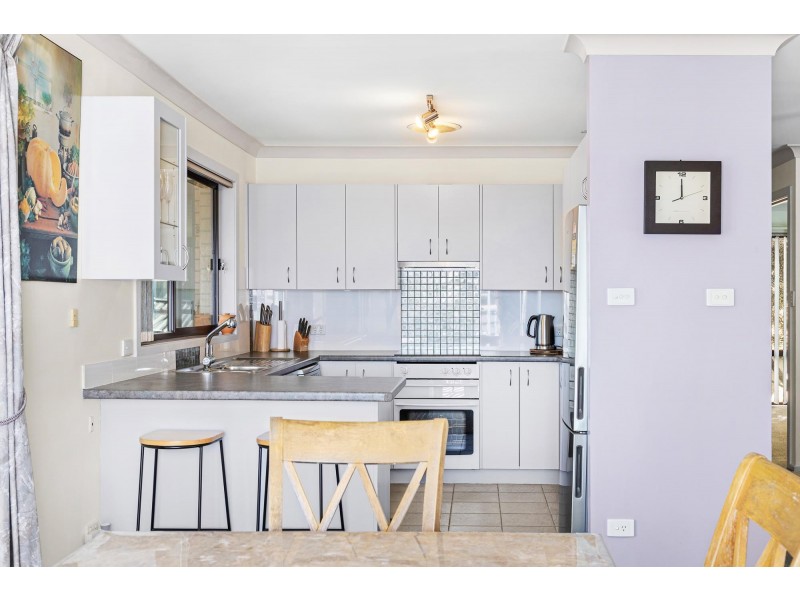 16 Hazel Road, Moruya Heads NSW 2537