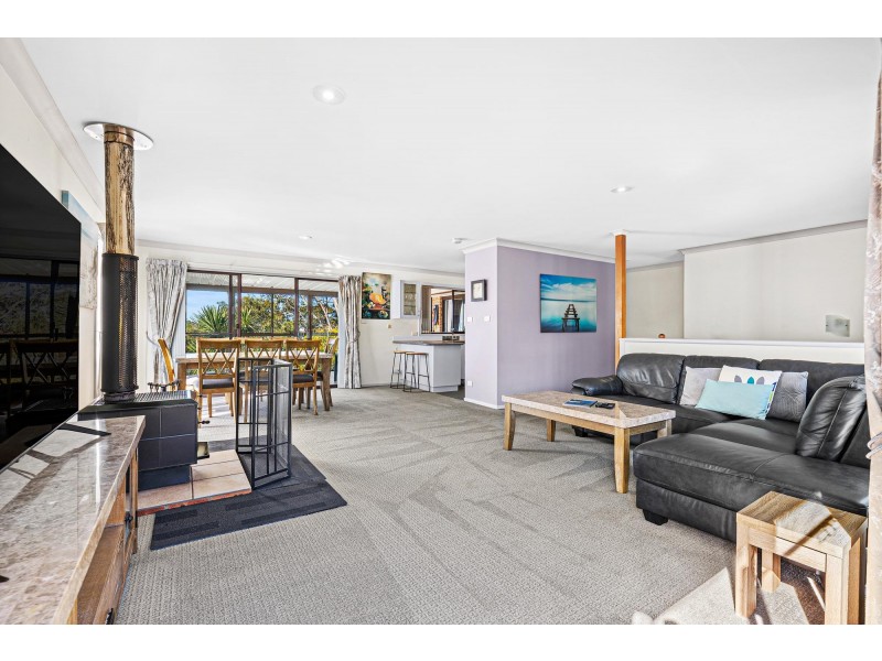 16 Hazel Road, Moruya Heads NSW 2537