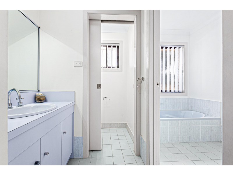 16 Hazel Road, Moruya Heads NSW 2537