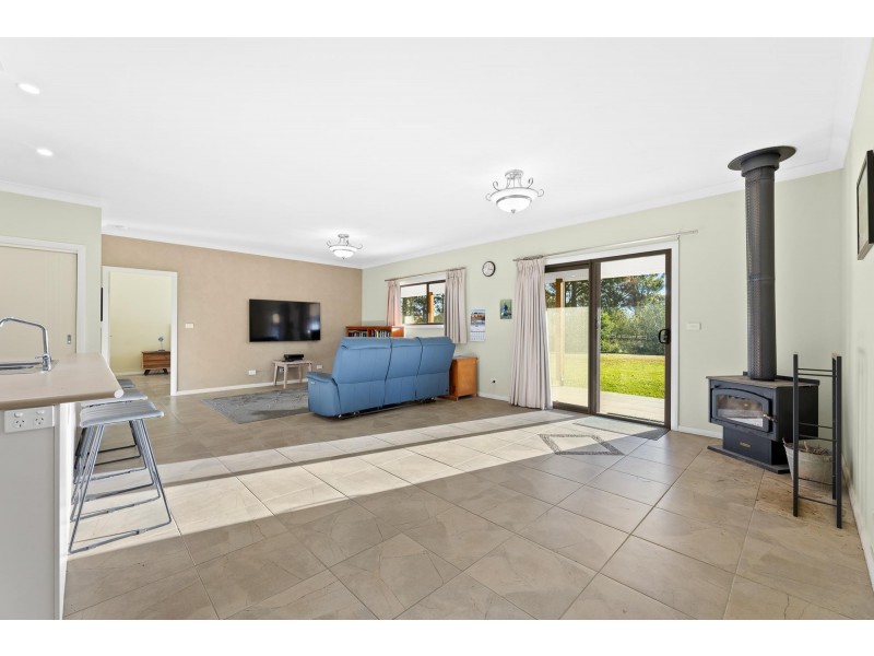 8 Brindabella Street, Bergalia NSW 2537