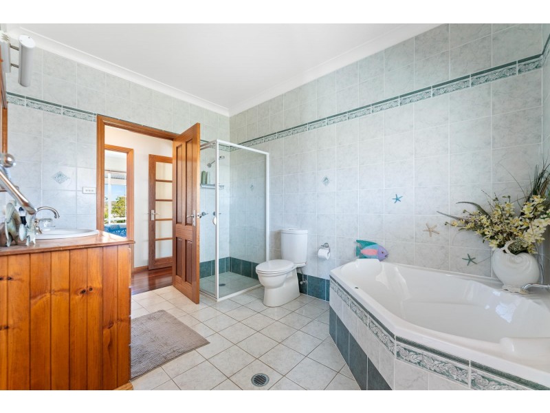 8 Mountain View Road, Moruya NSW 2537