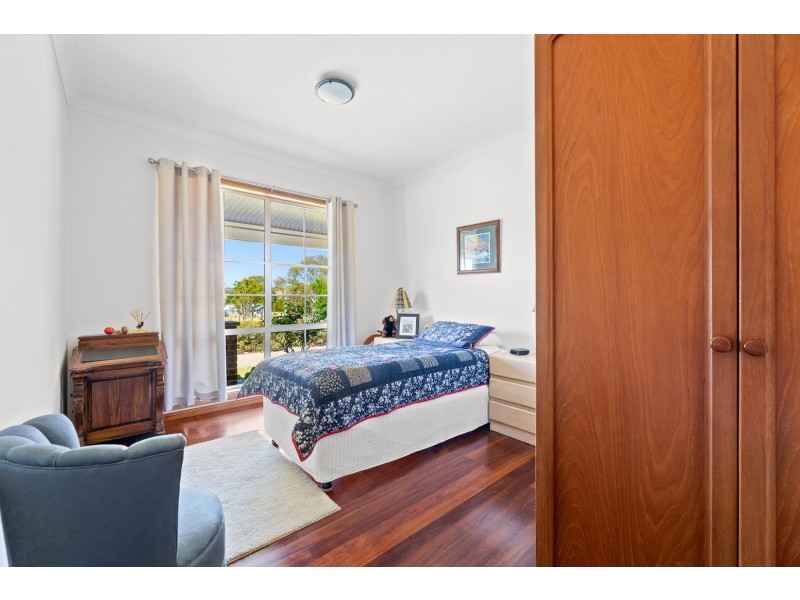 8 Mountain View Road, Moruya NSW 2537
