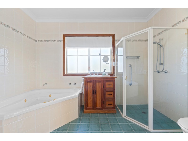 8 Mountain View Road, Moruya NSW 2537