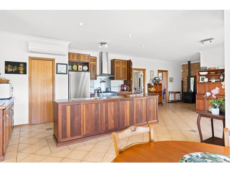 8 Mountain View Road, Moruya NSW 2537