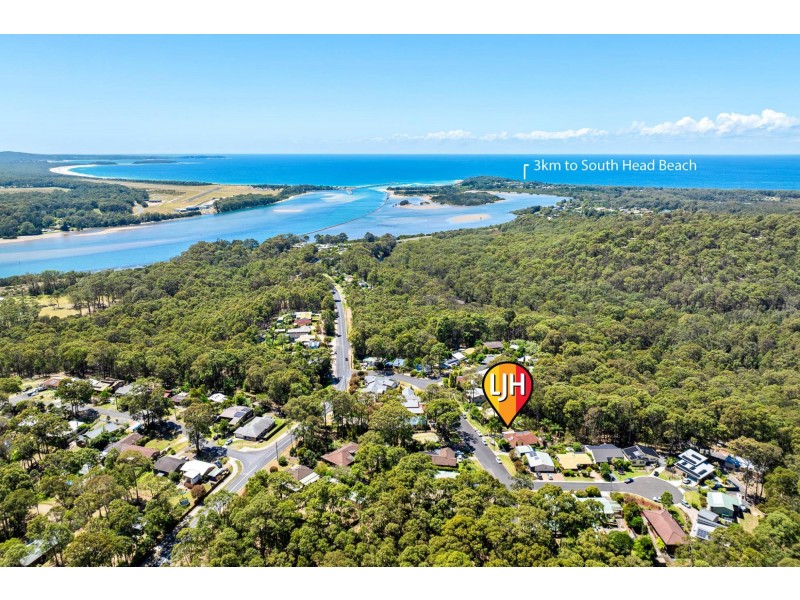 16 Crest Crescent, Moruya Heads NSW 2537