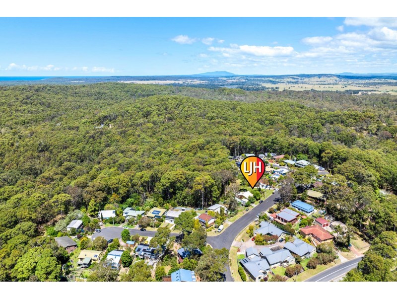 16 Crest Crescent, Moruya Heads NSW 2537