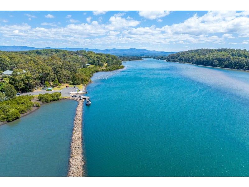 16 Crest Crescent, Moruya Heads NSW 2537