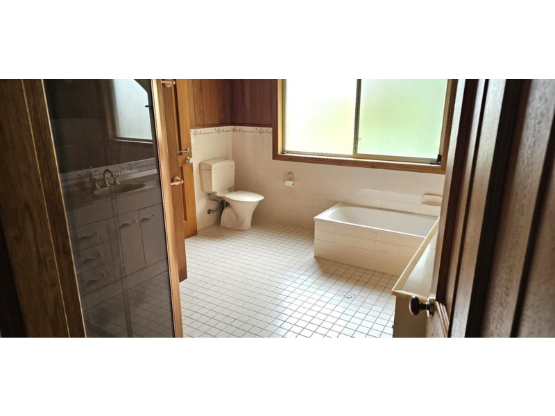 33 Dell Parade, Moruya Heads NSW 2537