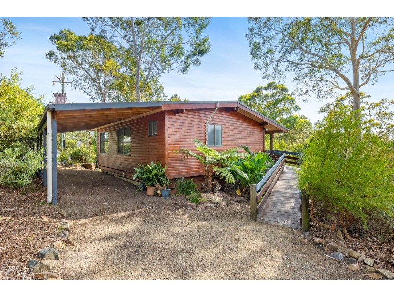 6 Crest Crescent, Moruya Heads NSW 2537
