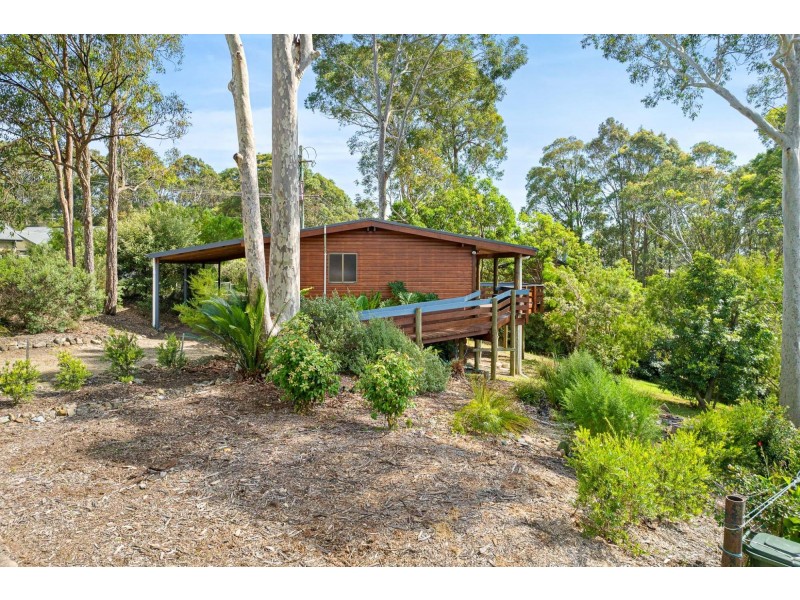 6 Crest Crescent, Moruya Heads NSW 2537