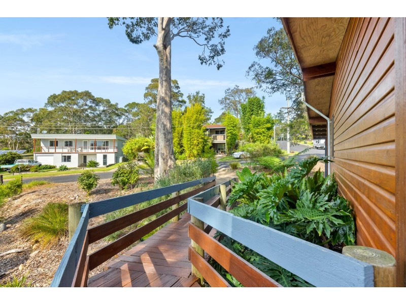 6 Crest Crescent, Moruya Heads NSW 2537