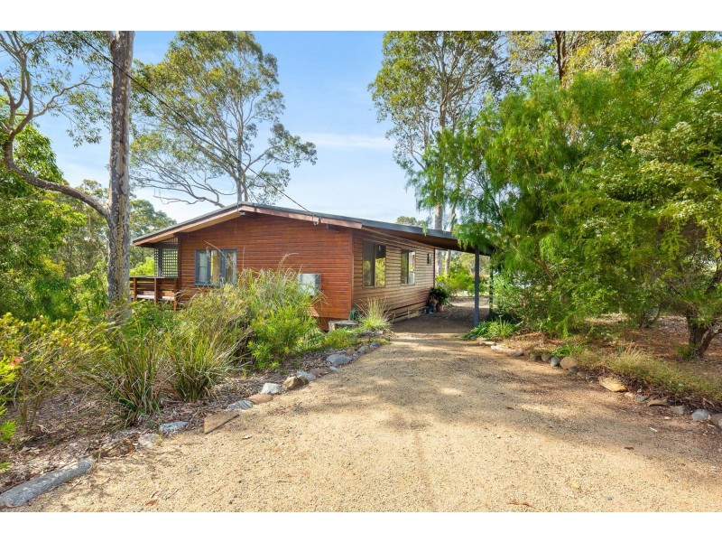 6 Crest Crescent, Moruya Heads NSW 2537
