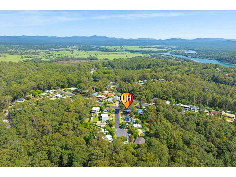 6 Crest Crescent, Moruya Heads NSW 2537