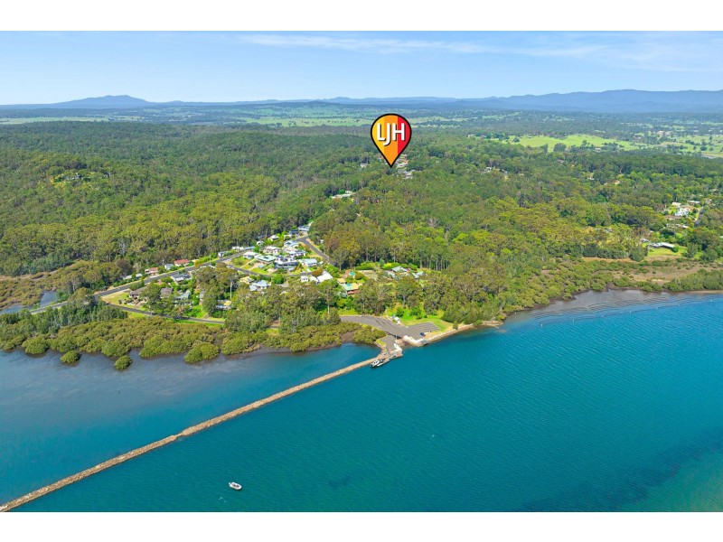 6 Crest Crescent, Moruya Heads NSW 2537