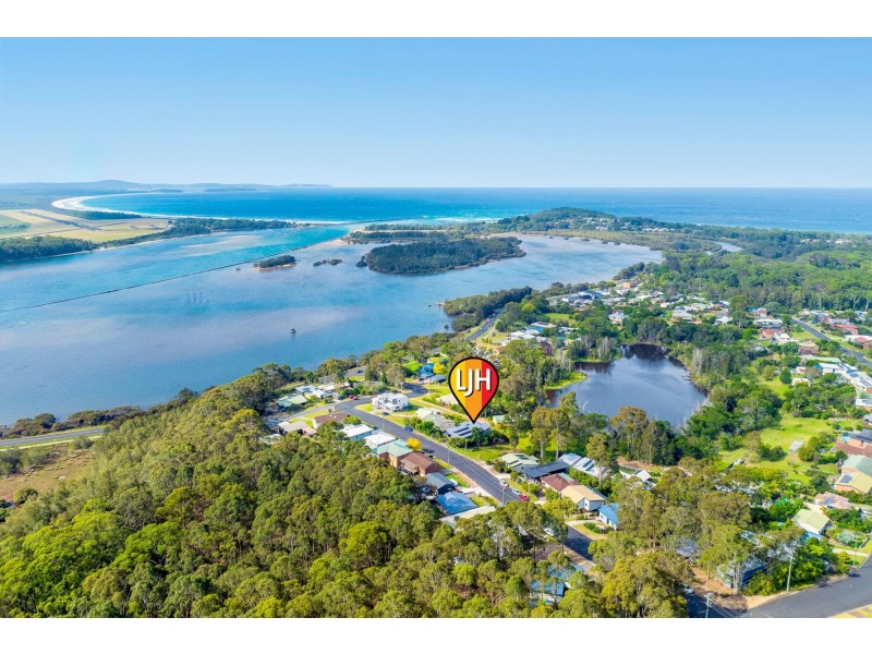 8 Hazel Road, Moruya Heads NSW 2537