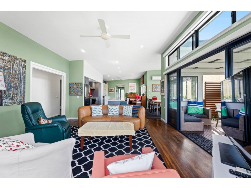 8 Hazel Road, Moruya Heads NSW 2537