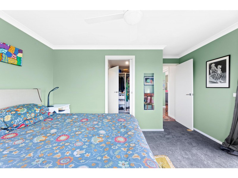 8 Hazel Road, Moruya Heads NSW 2537