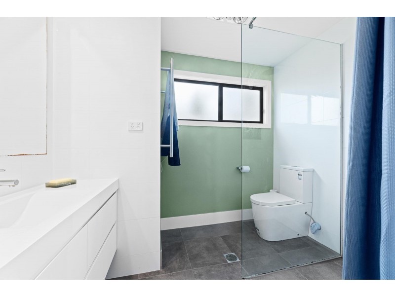 8 Hazel Road, Moruya Heads NSW 2537