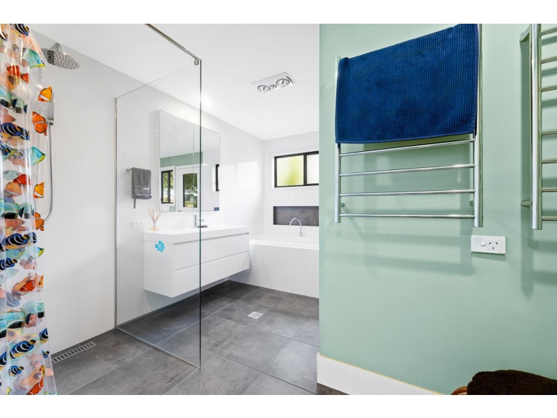 8 Hazel Road, Moruya Heads NSW 2537