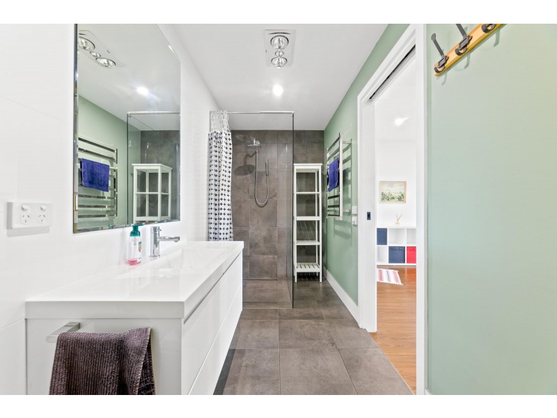 8 Hazel Road, Moruya Heads NSW 2537