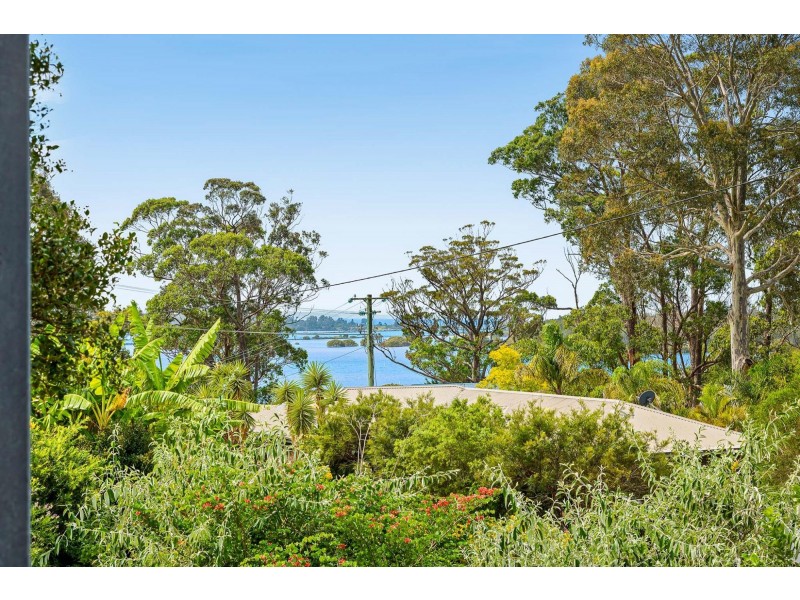 8 Hazel Road, Moruya Heads NSW 2537