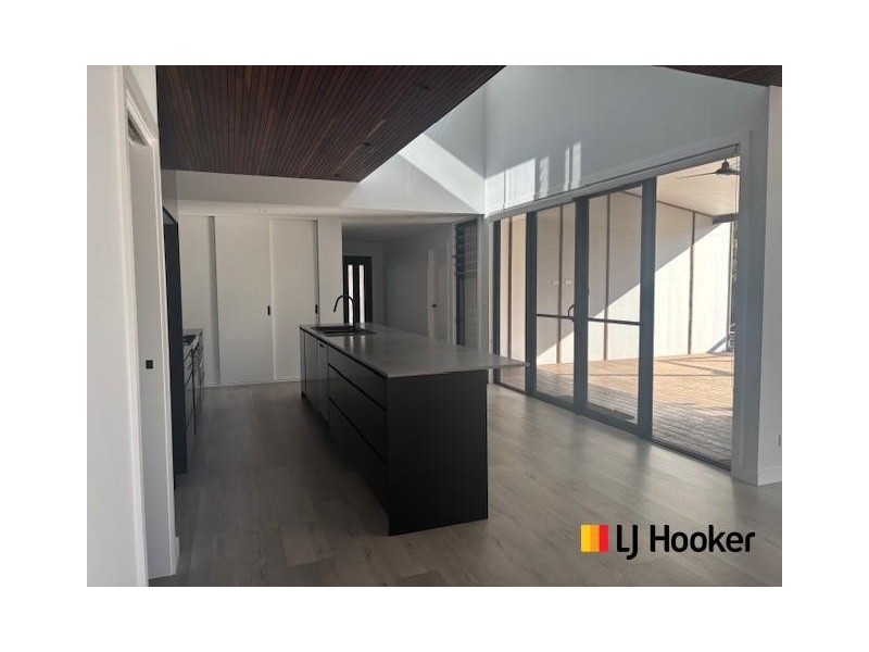 8 Point Parade, Congo NSW 2537