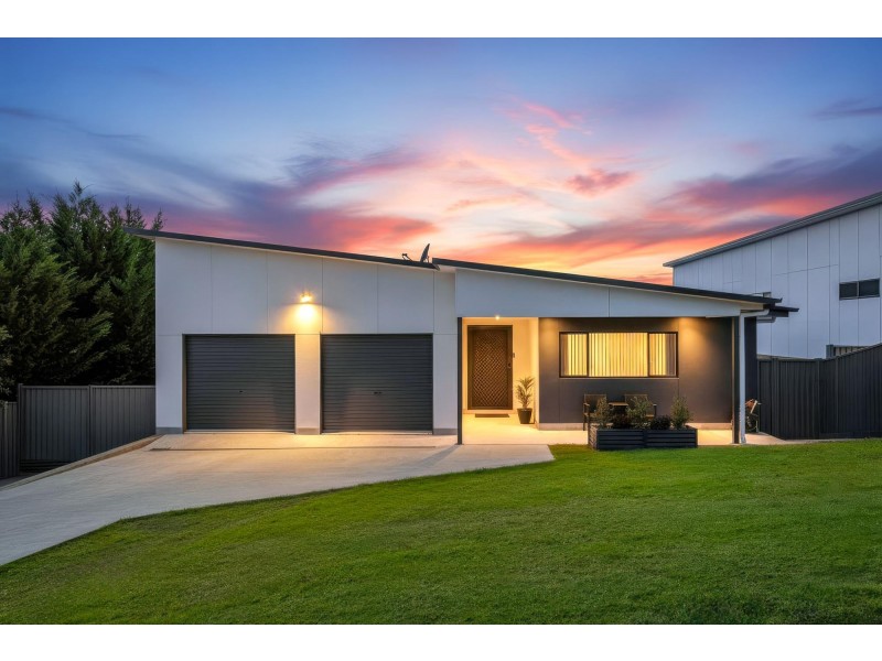 5 Swan Ridge Place, Moruya NSW 2537