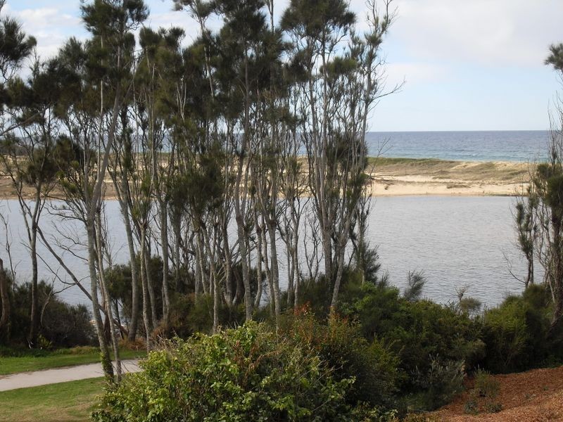 13 Chauvel Crescent, Tuross Head NSW 2537