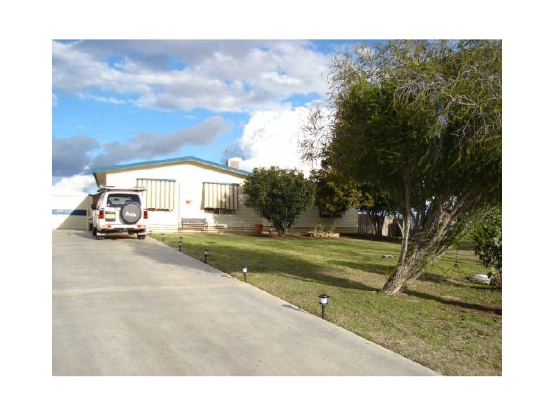 4 Willow Place, Moree NSW 2400