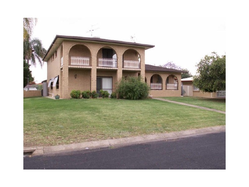 2 cummins Ave, Moree NSW 2400