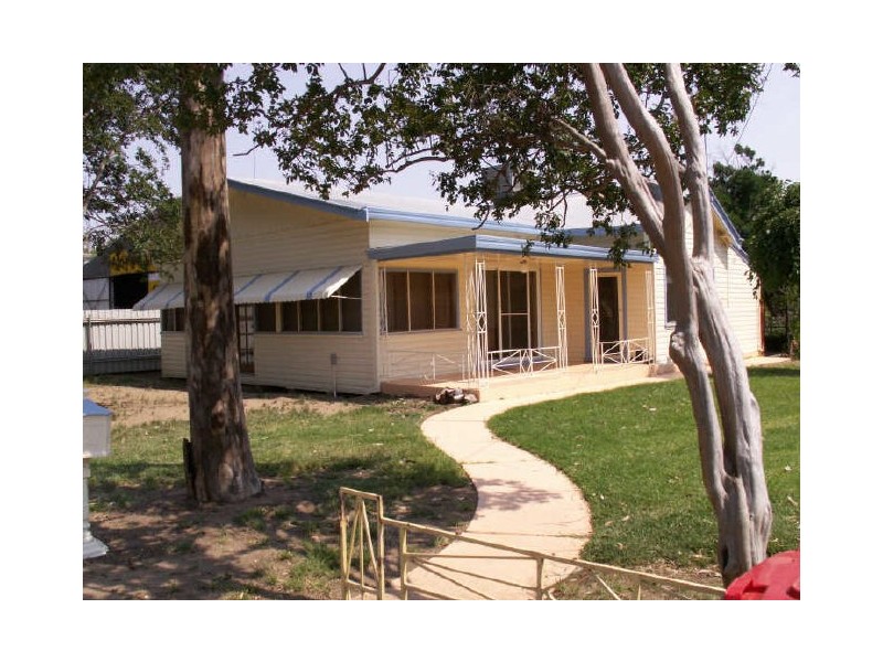2 cummins Ave, Moree NSW 2400