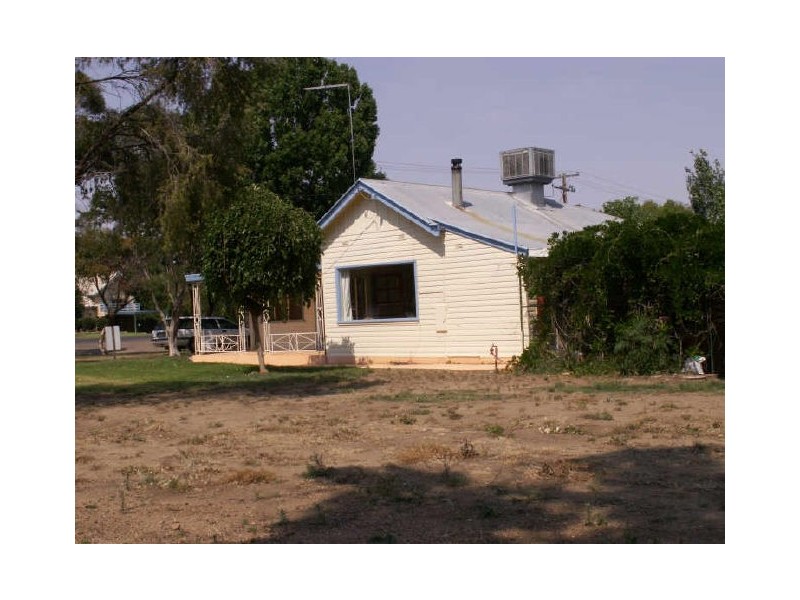 2 cummins Ave, Moree NSW 2400