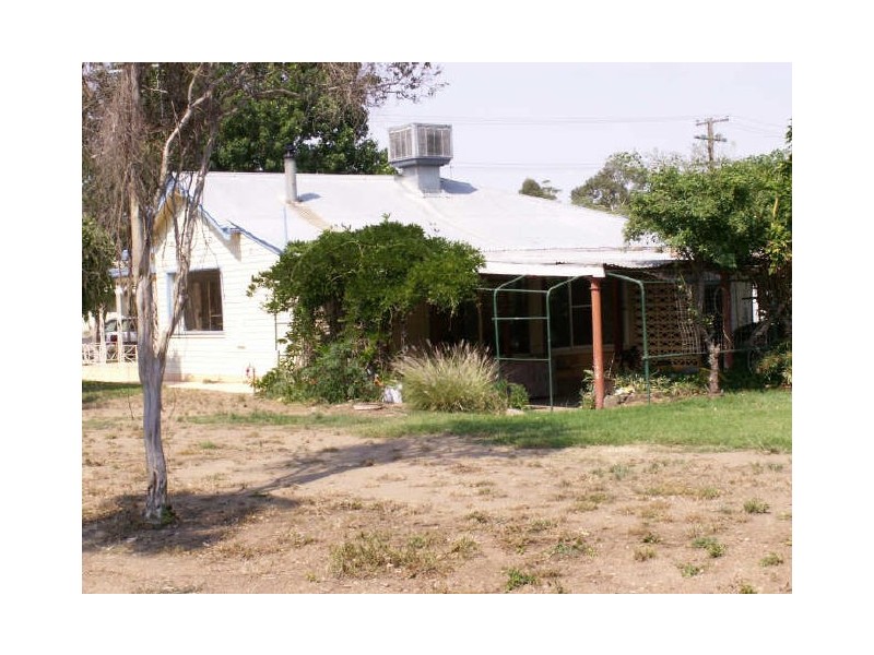 2 cummins Ave, Moree NSW 2400