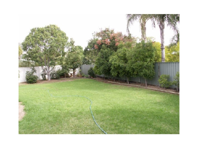 4 Melaleuca Cl, Moree NSW 2400